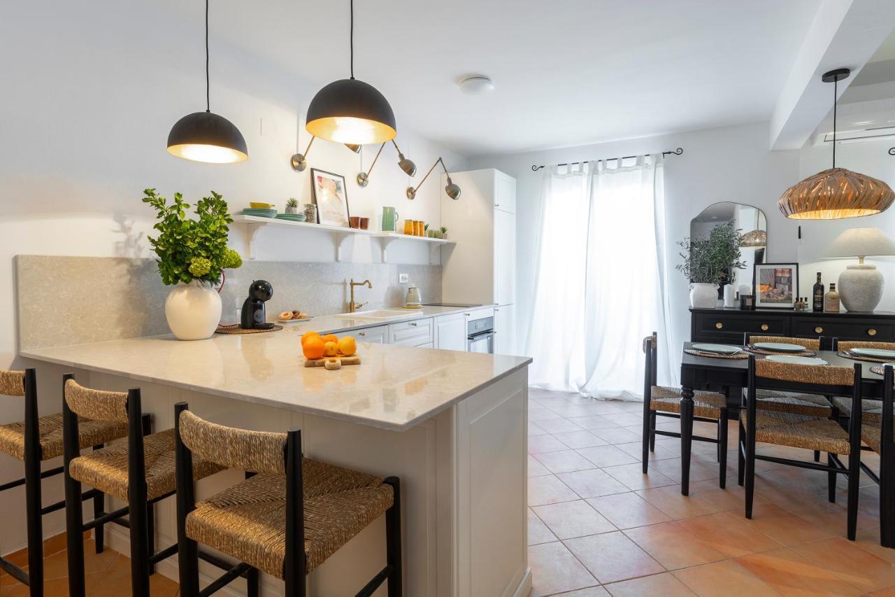 Apartman Luri Sutivan Exterior foto